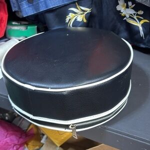 Clark Bronson Limited Edition Exclusive Decor 6 plates & Black Decorative Case